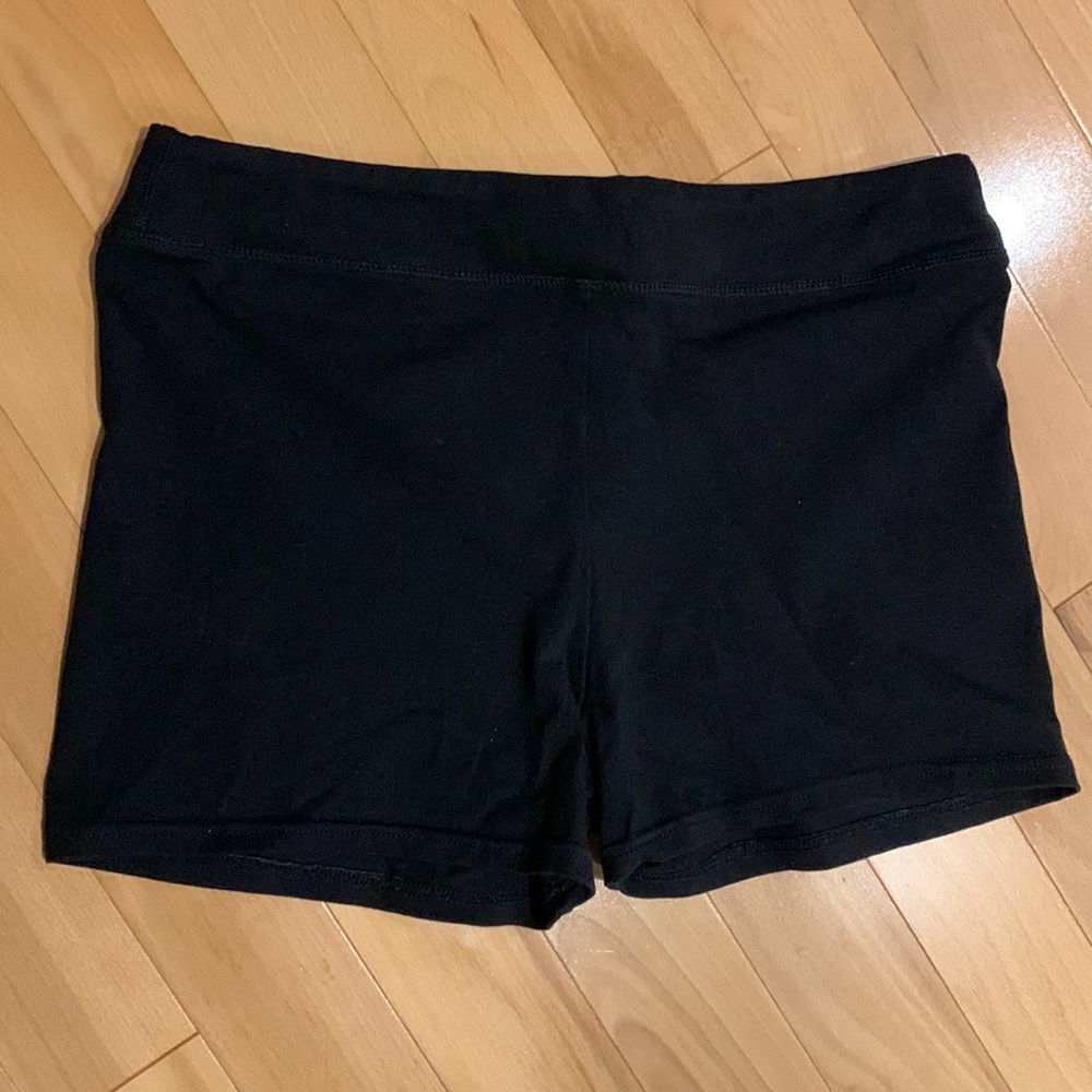 VEUC Black 2.5 in dance or bike shorts - size M Adult